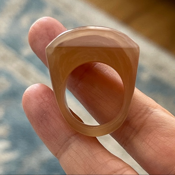 Carved natural horn ring - Picture 5 of 9
